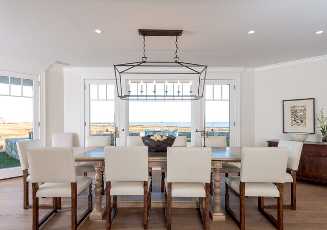 Queen Anne Shingle Style Beach House costero-comedor