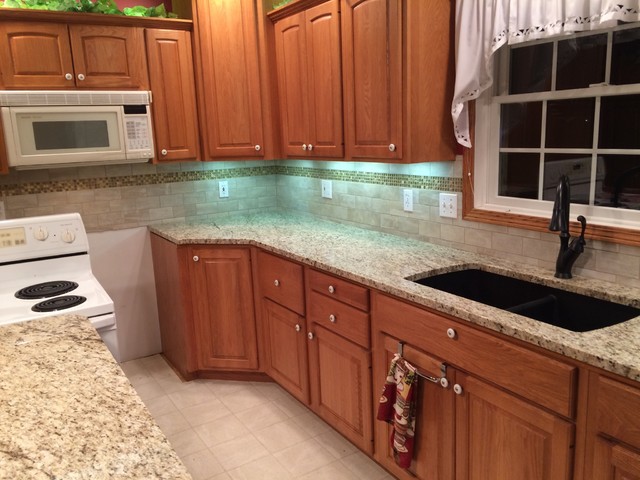 Backsplash traditional-kitchen