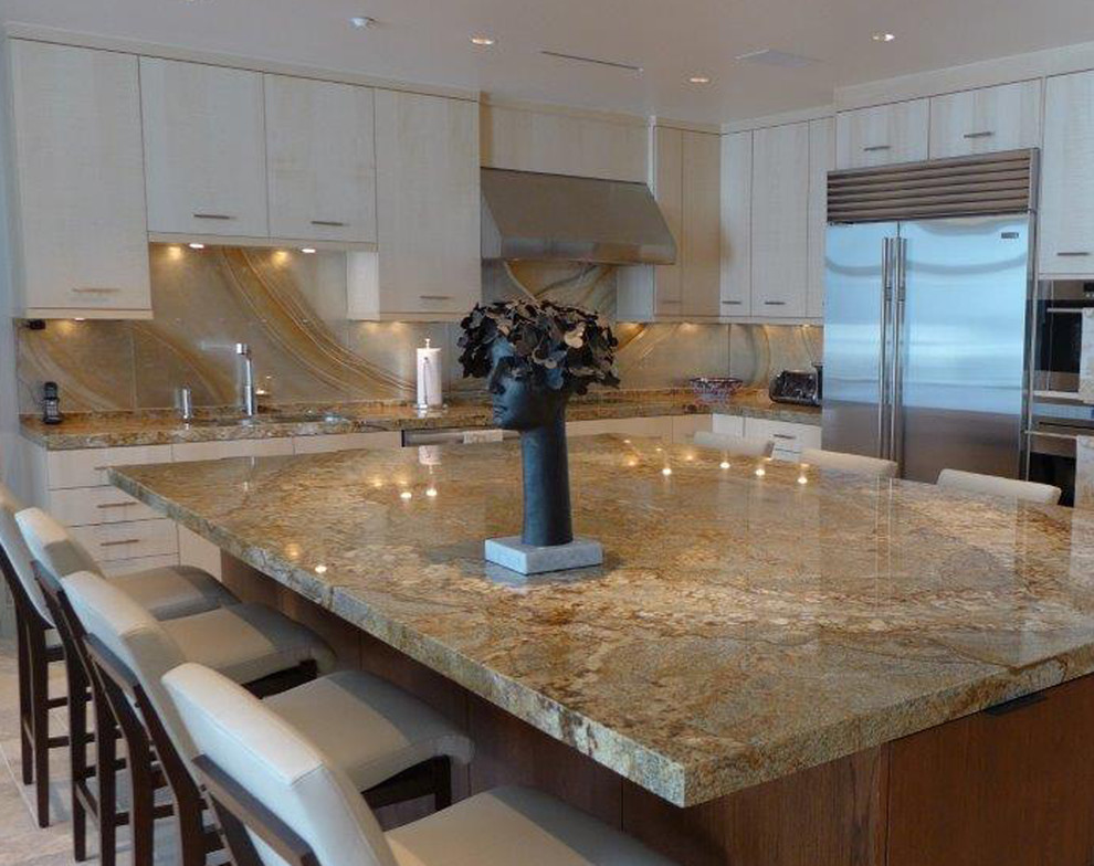 Kitchen - modern kitchen idea in Austin
