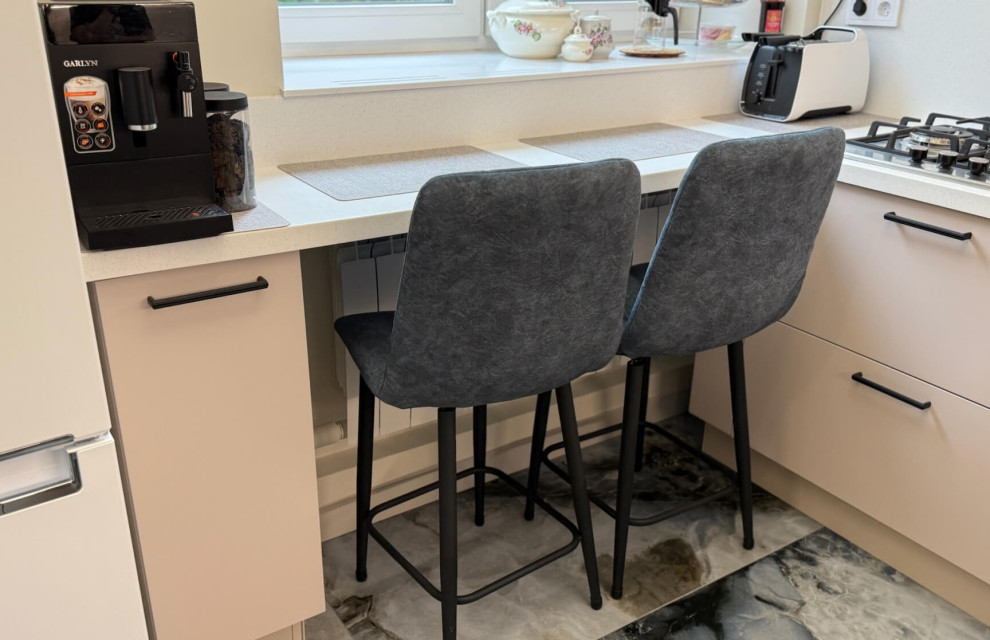 Эргономичная кухня в цвете серый кашемир