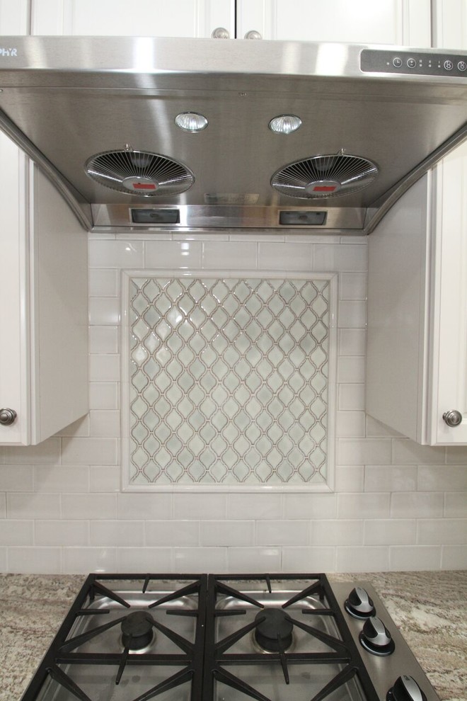 Example of a transitional kitchen design in DC Metro