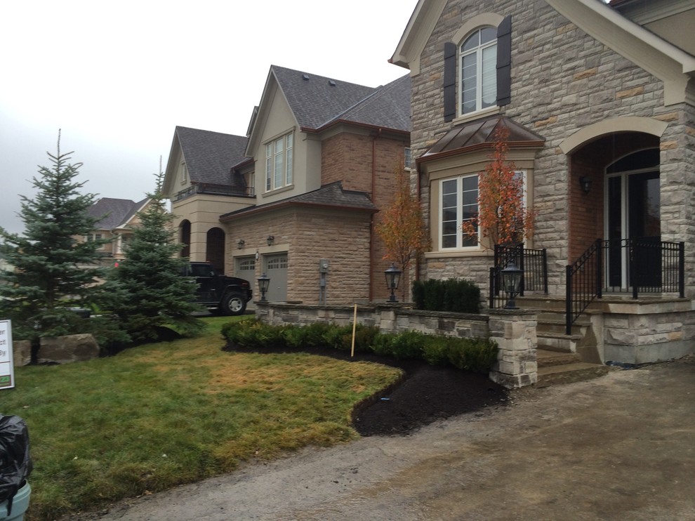 Design ideas for a mid-sized rustic partial sun front yard concrete paver driveway in Toronto for summer.