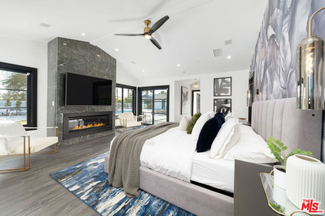 Miraleste contemporary-bedroom