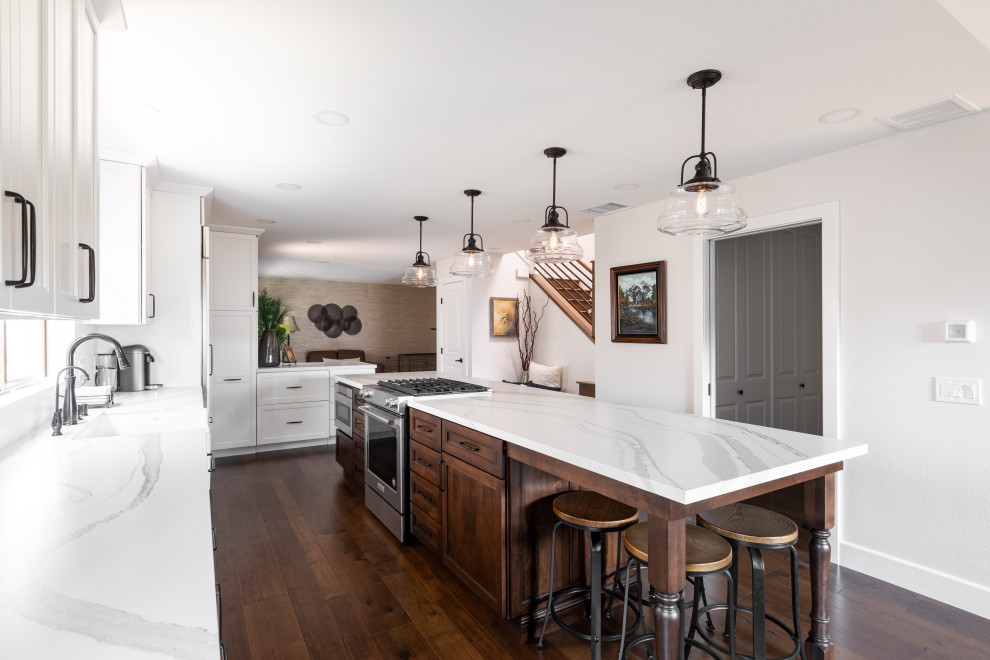Home design - transitional home design idea in Orange County