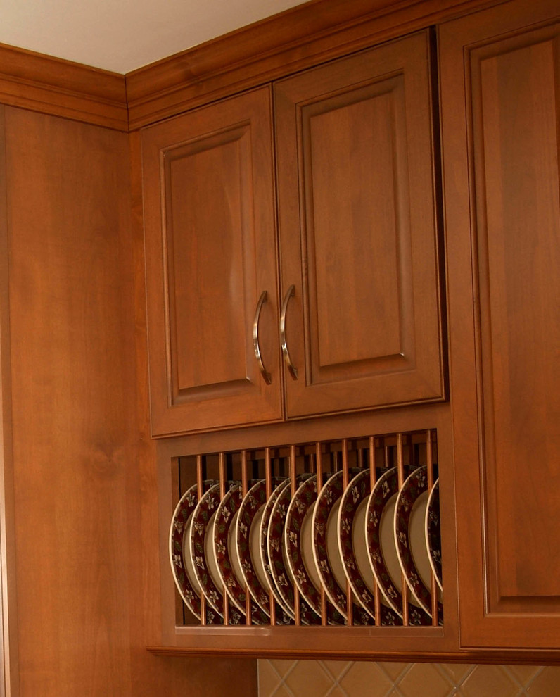 Example of a large transitional u-shaped light wood floor home design design in Chicago with an undermount sink, raised-panel cabinets, medium tone wood cabinets, granite countertops, beige backsplash, ceramic backsplash and stainless steel appliances