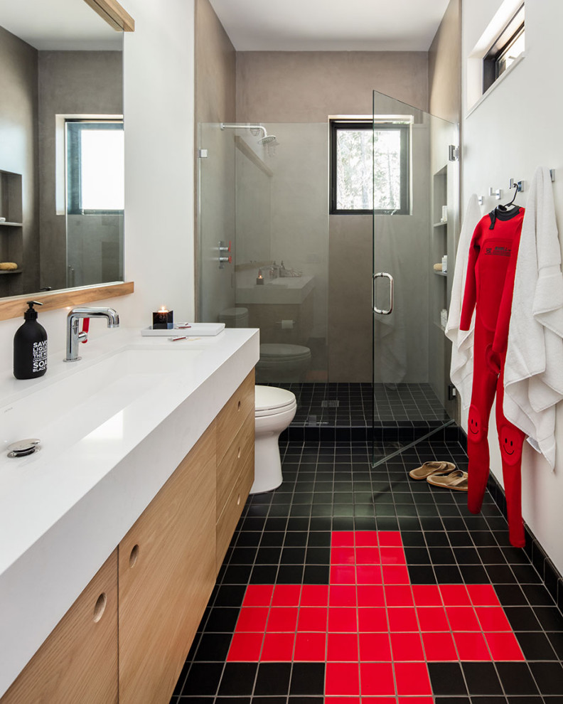 Inspiration for a modern bathroom remodel in San Francisco