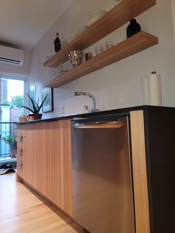 TOW TONE MODERN KITCHEN