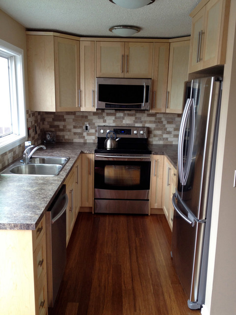 Calgary - Clear Maple Compact Kitchen traditional-kitchen