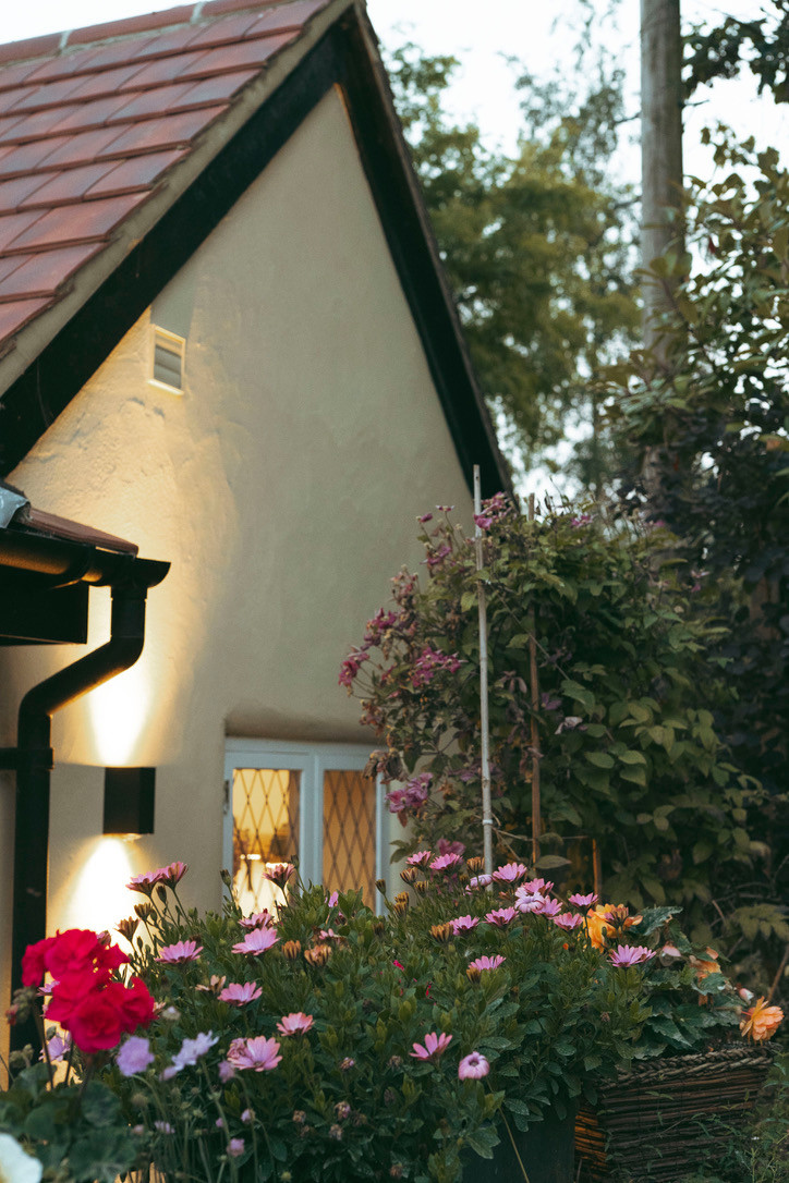 Elegant home design photo in Hertfordshire