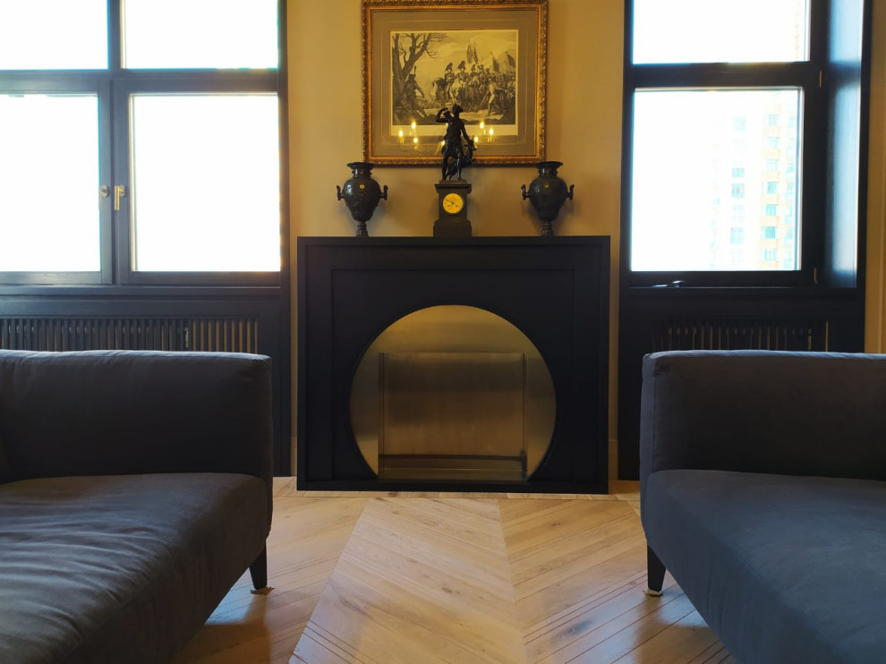 Камин из массива и латуни