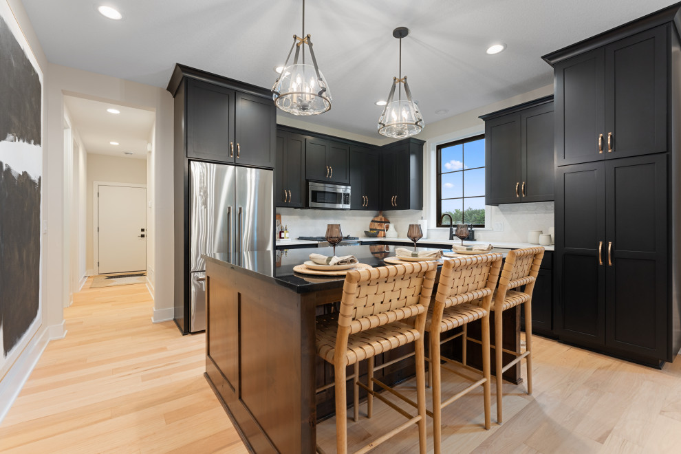 Transitional kitchen photo in Minneapolis