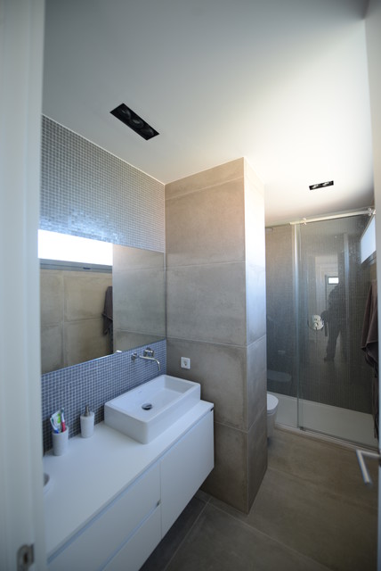 OLIMAR modern-bathroom