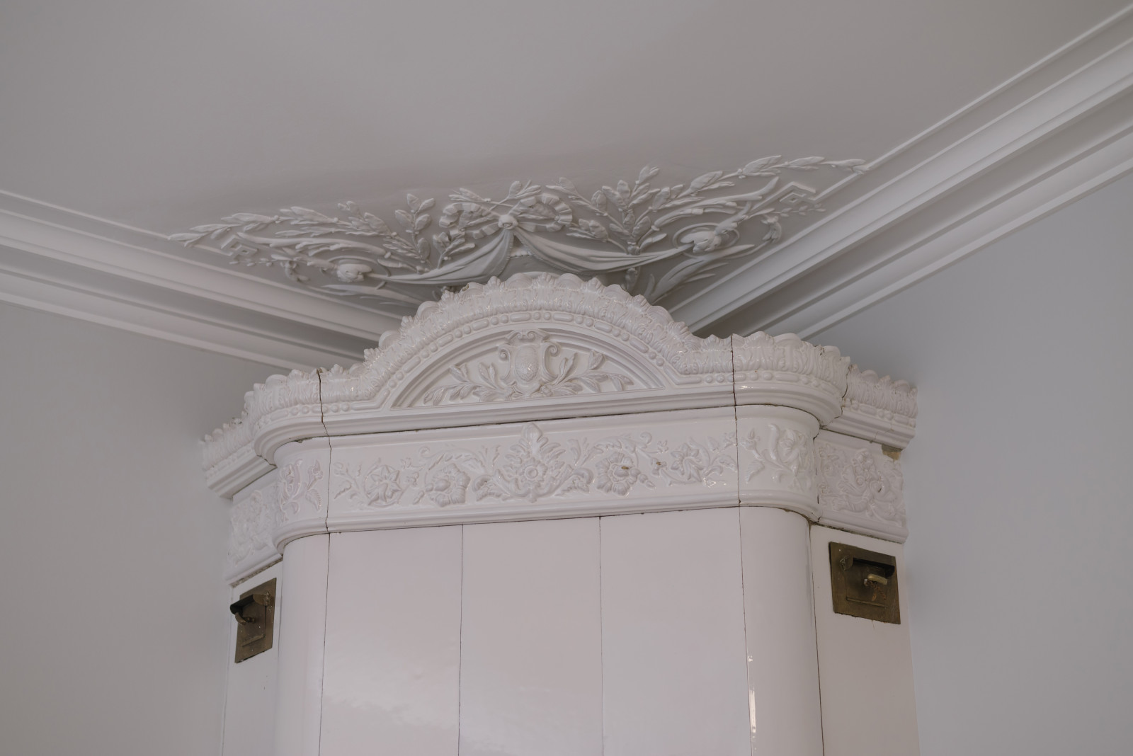 Реализация проекта в старом фонде СПб, квартира с камином.