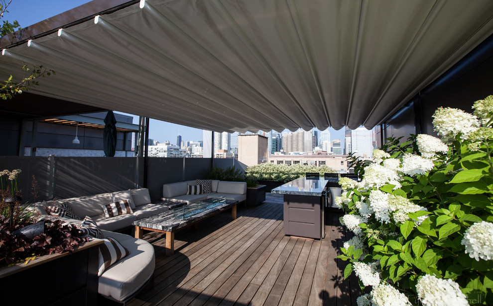 Minimalist rooftop deck photo in Chicago with a fire pit