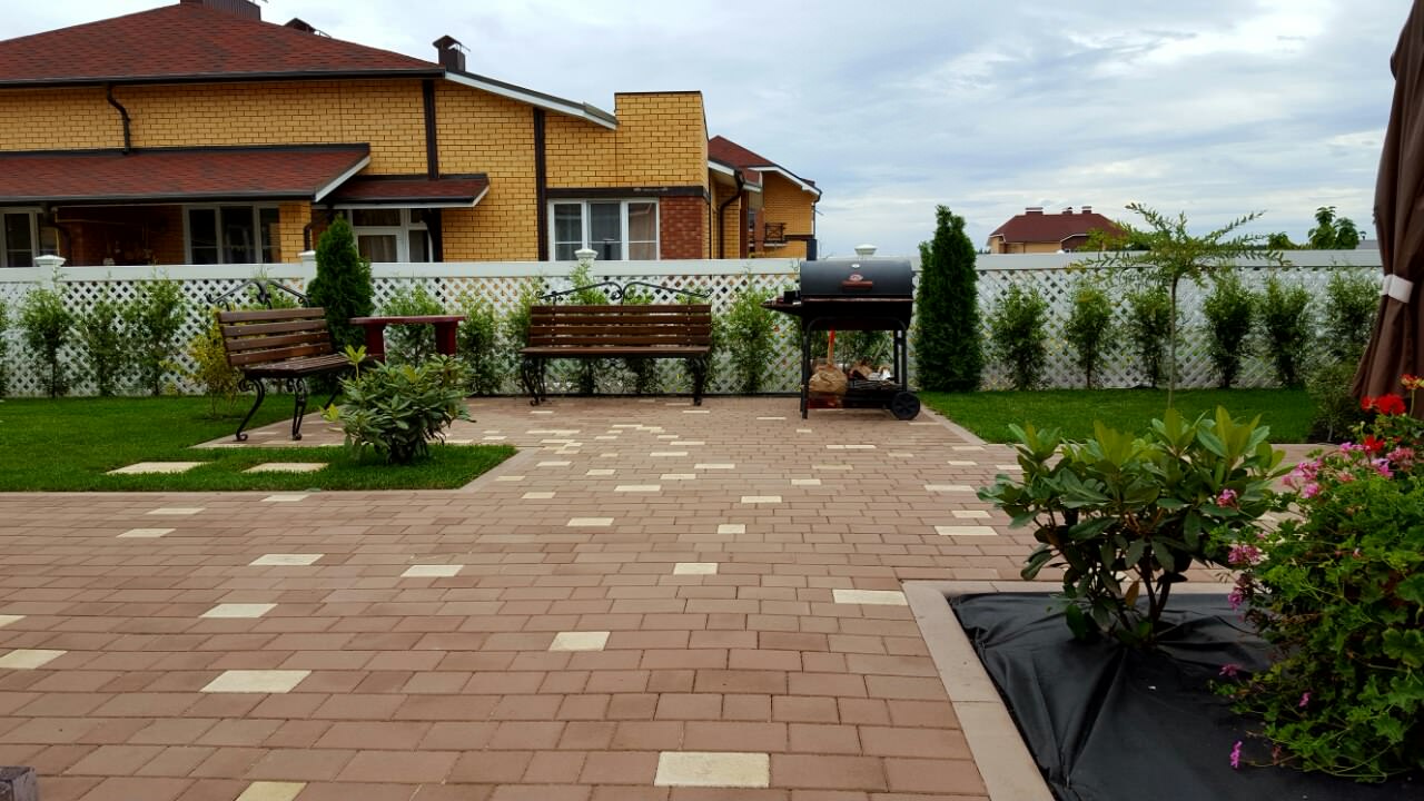 Маленький зеленый участок в процессе роста