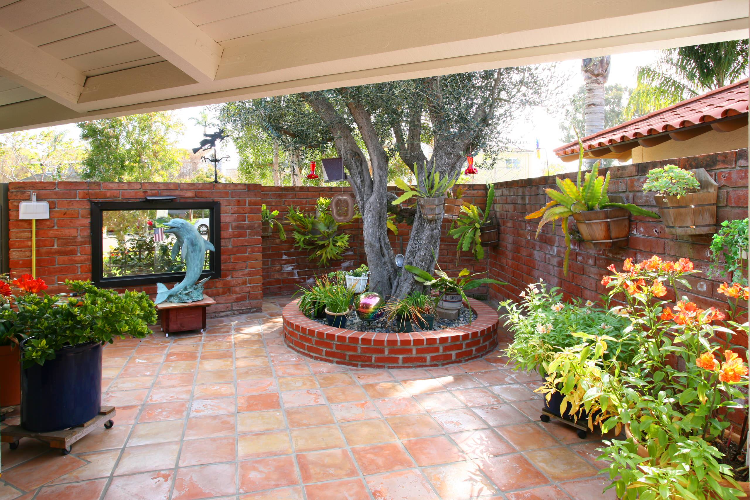 Spanish Courtyard - Photos \u0026 Ideas | Houzz, image size:2560x1706