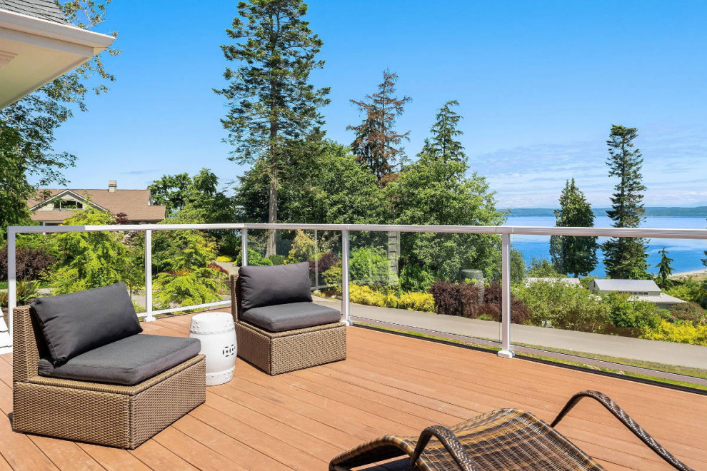 Deck - mid-sized coastal rooftop rooftop glass railing deck idea in Seattle with no cover