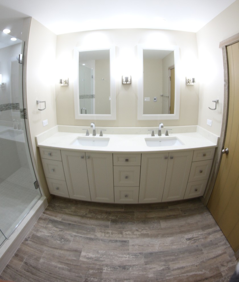 Mid-sized mountain style master ceramic tile porcelain tile alcove shower photo in Chicago with recessed-panel cabinets, white cabinets, a two-piece toilet, beige walls, an undermount sink and quartz countertops