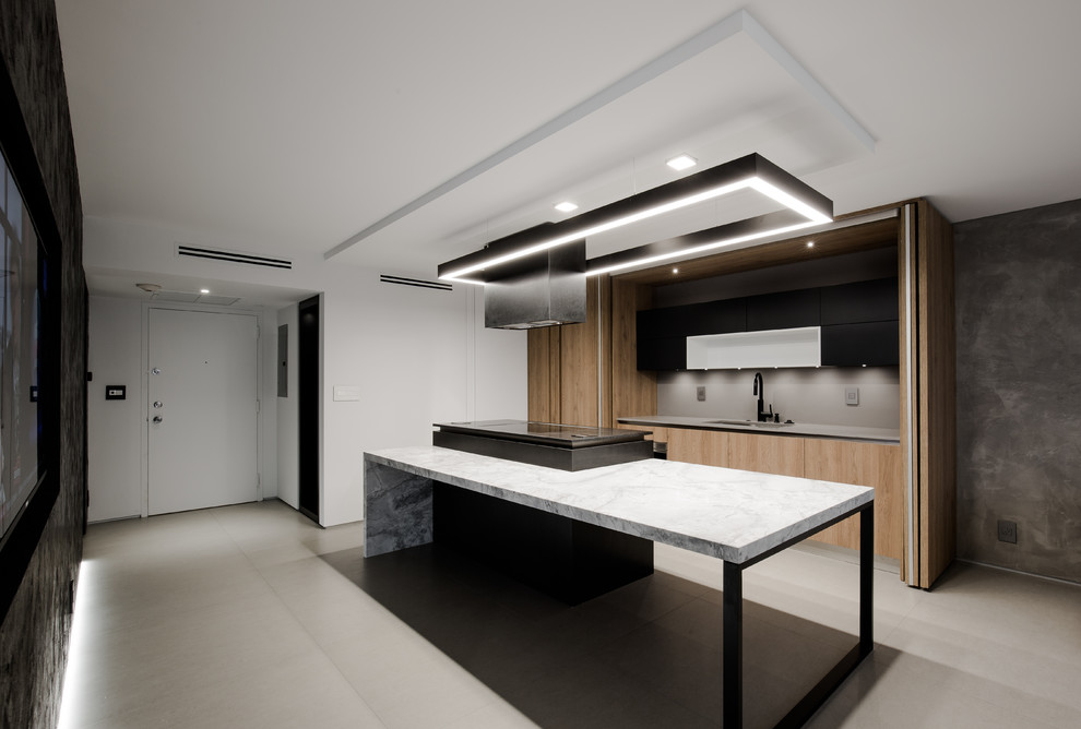Inspiration for a modern kitchen remodel in Miami