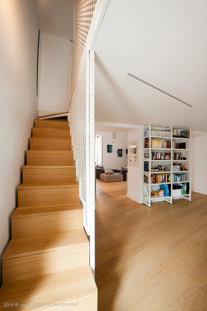 Compattezza e altezza | 70 mq contemporary-trappa