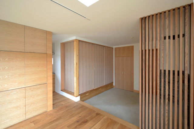 小上がりの和室は閉じられます skandinavisch-schlafzimmer