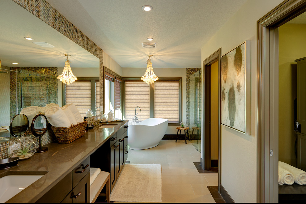 This is an example of a transitional bathroom in Vancouver.