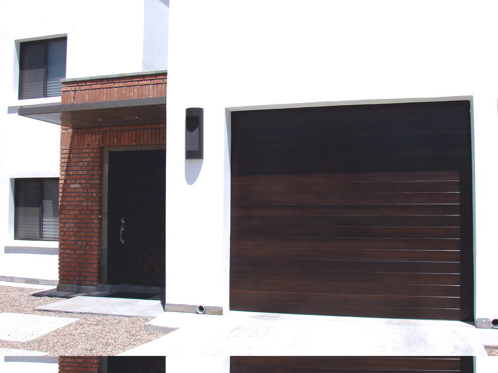 Design ideas for a contemporary garage in Los Angeles.