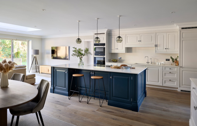 High Wycombe - An open plan traditional in-frame kitchen traditional-kitchen