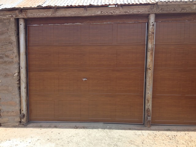 Amarillo Residential Garage Doors Contemporaneo Garaje