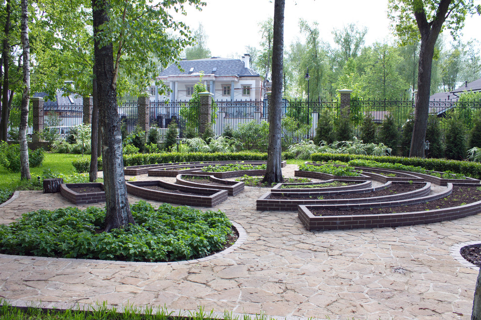 Сад резиденции для большой семьи