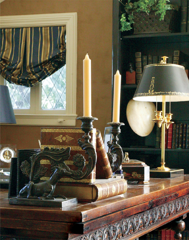 This is an example of a traditional home office in Los Angeles.