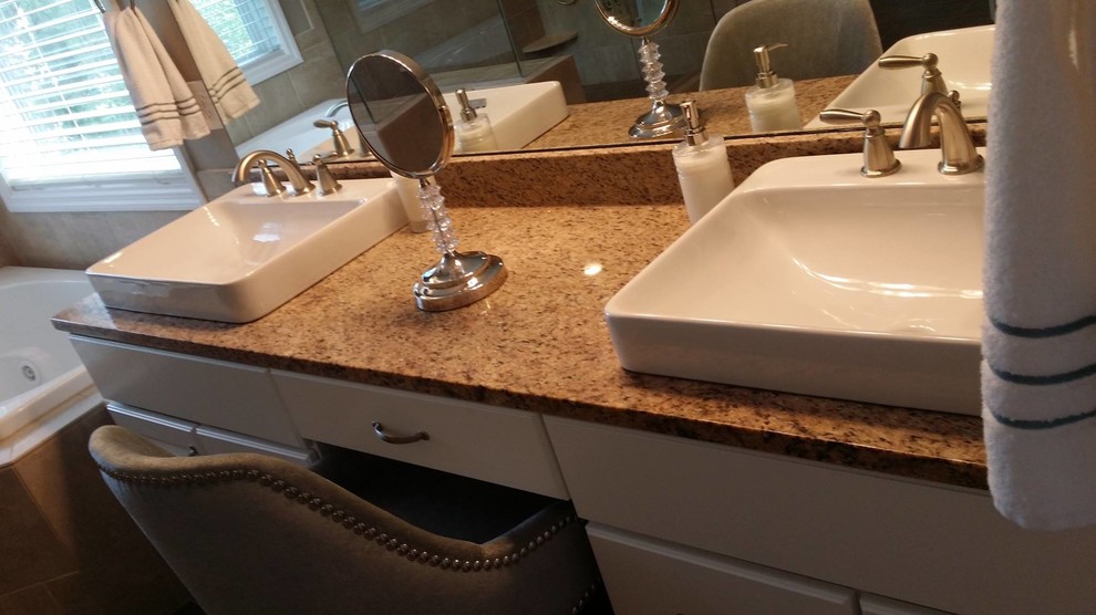 Example of a transitional bathroom design in Cincinnati