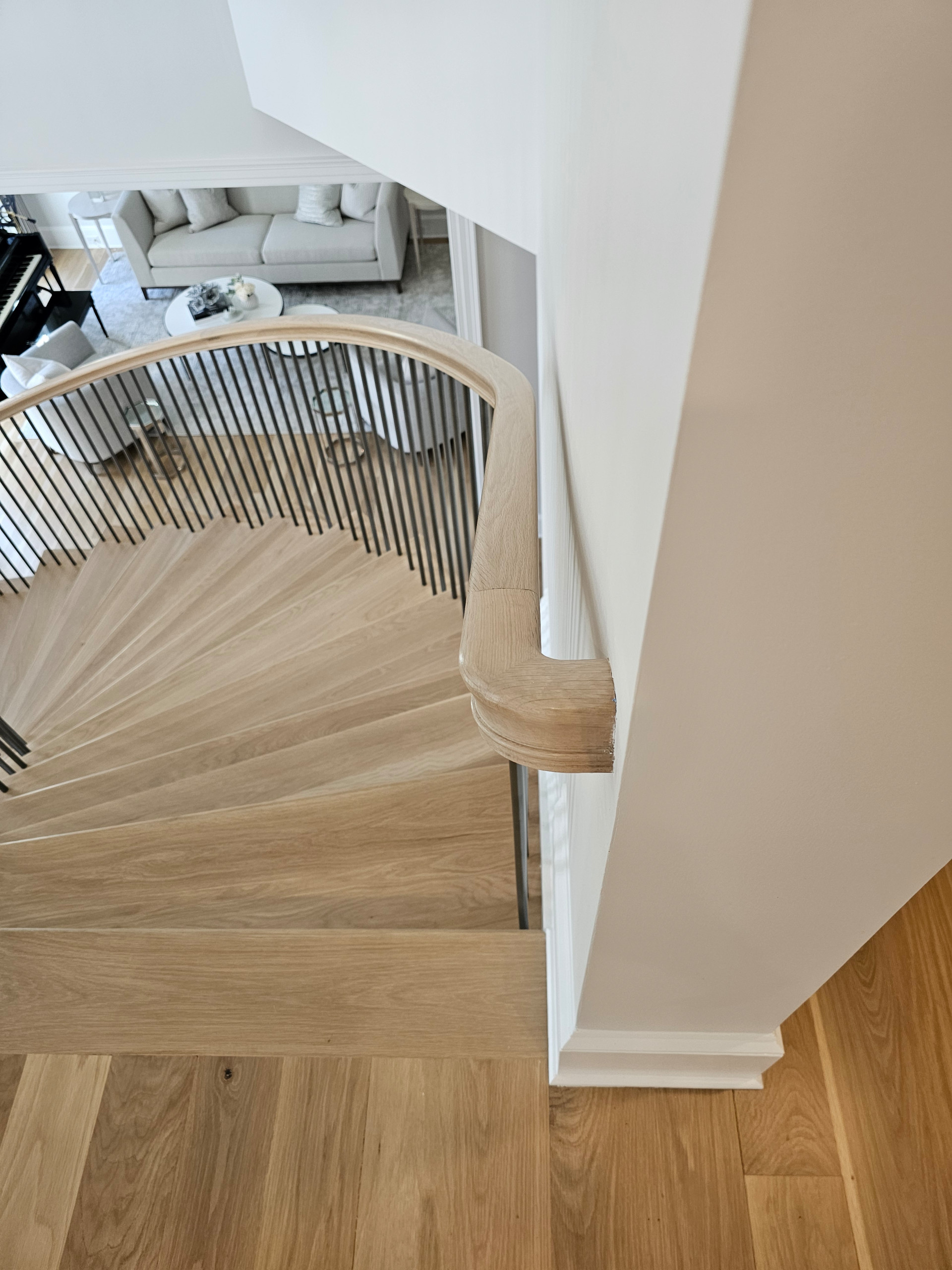 116_Elegant & Eye-catching Curved Staircase, Leesburg VA 20175