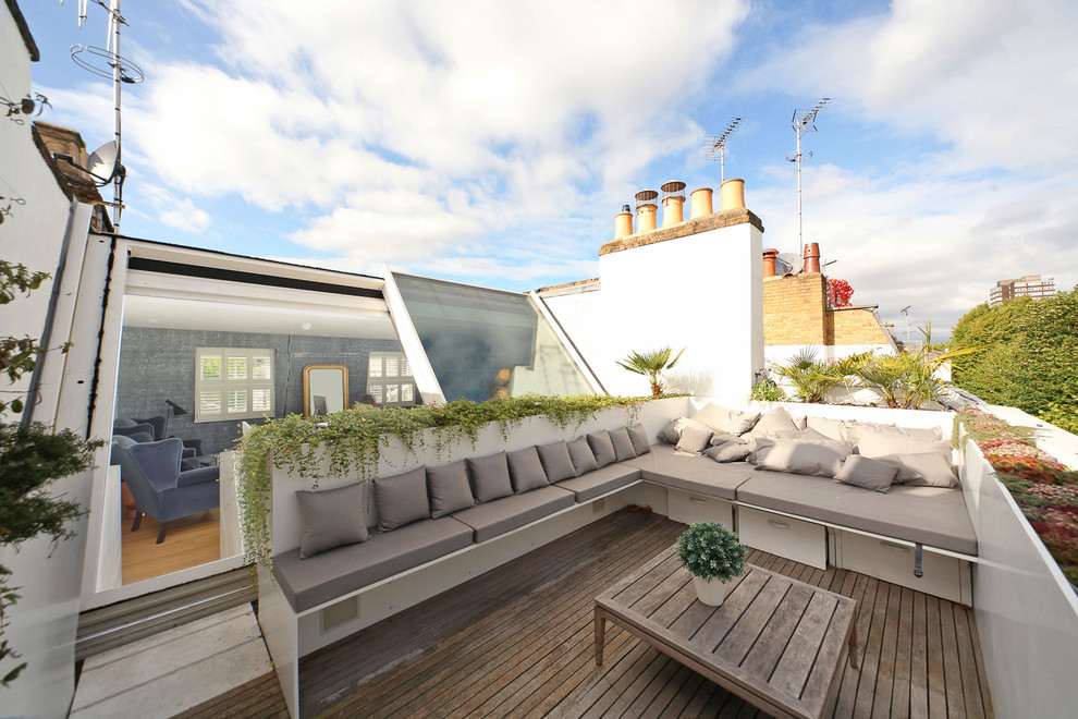 Contemporary rooftop and rooftop deck in London with no cover.