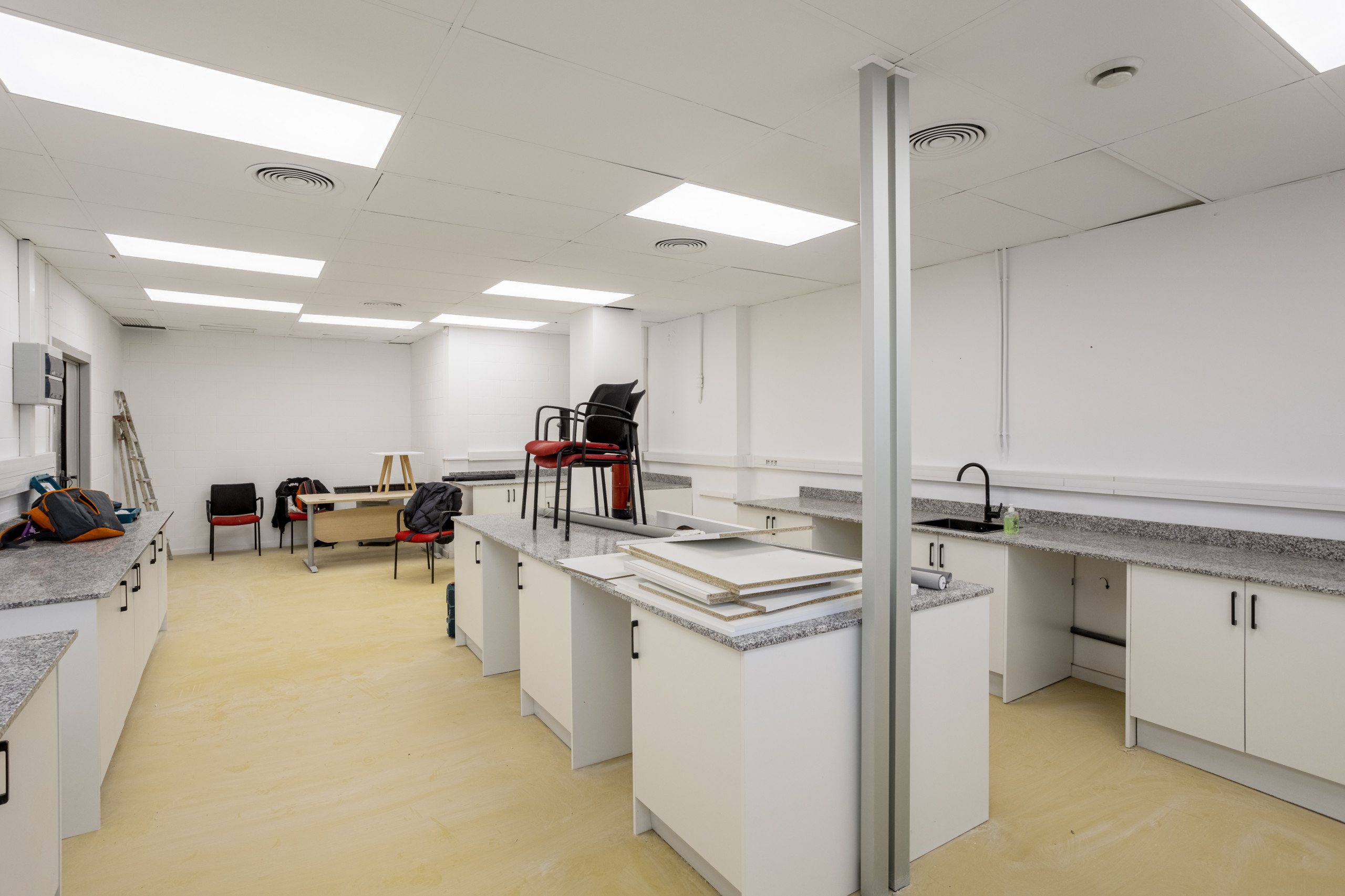 Interiorismo de oficinas y laboratorios