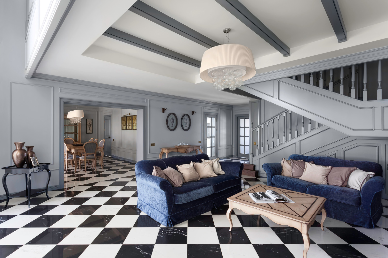 Интерьер загородного дома в классическом стиле.