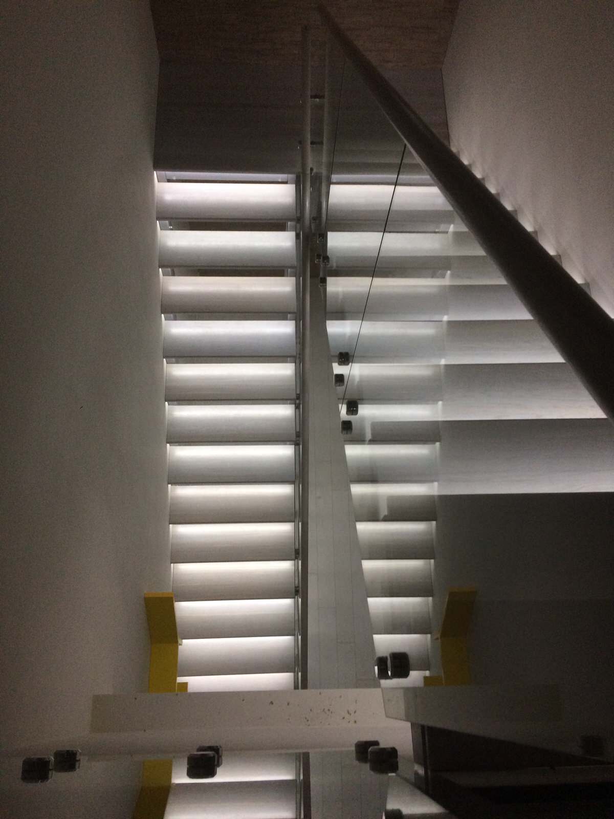 Лестница с интелектуальной подсветкой