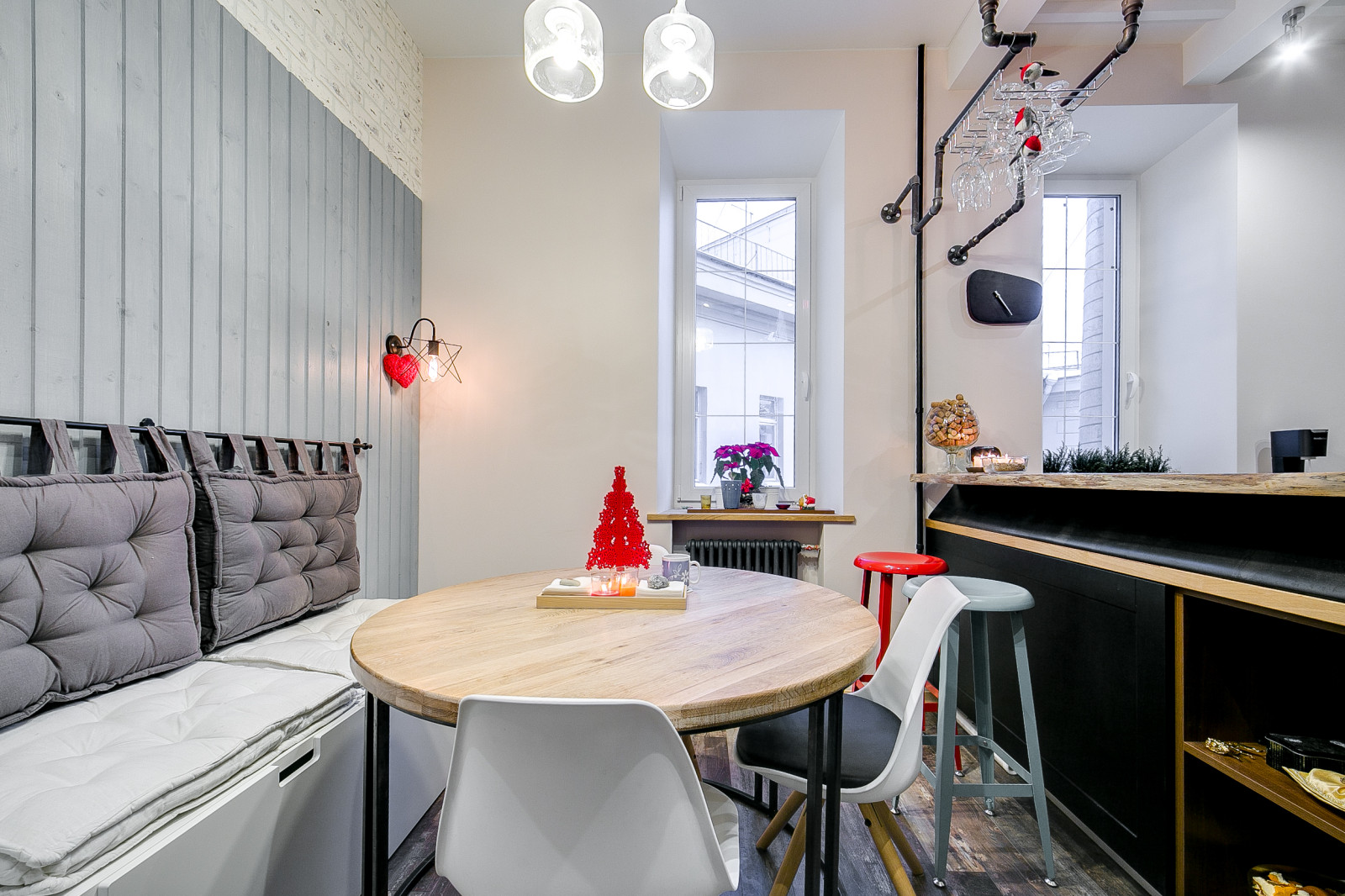 Просторная кухня в стиле лофт