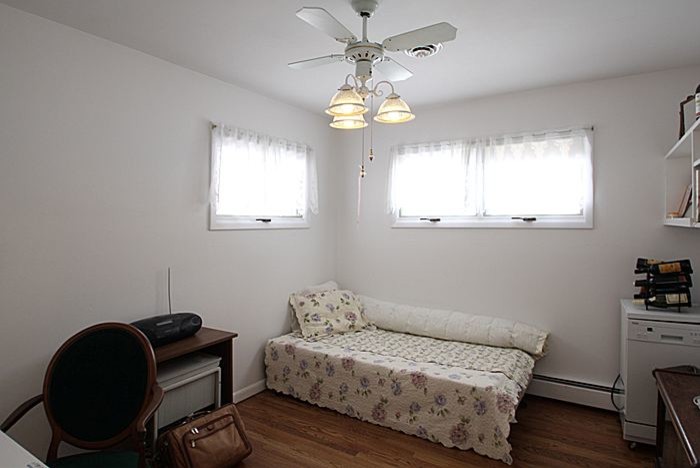 Transitional home design photo in Cedar Rapids