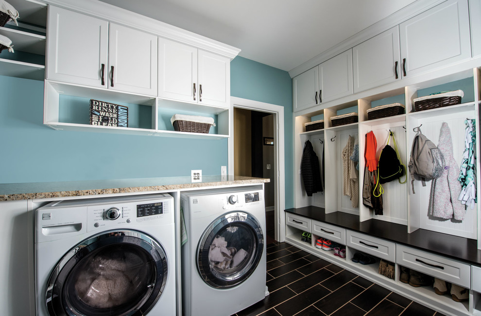 This is an example of a contemporary laundry room in Chicago.