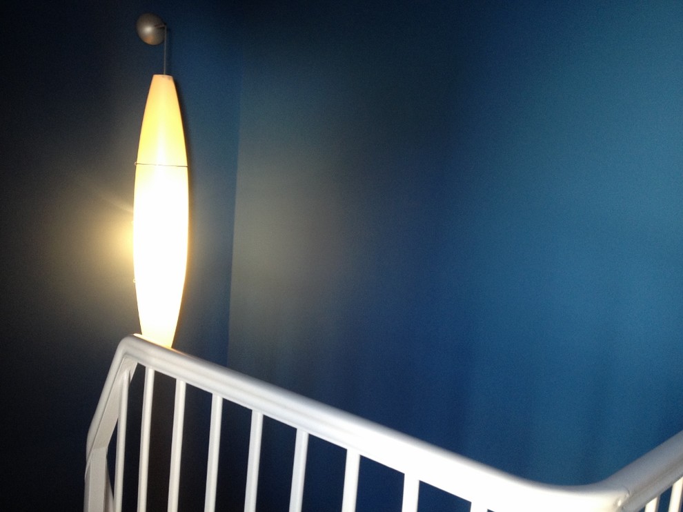 Eklektischer Flur mit blauer Wandfarbe in Bonn