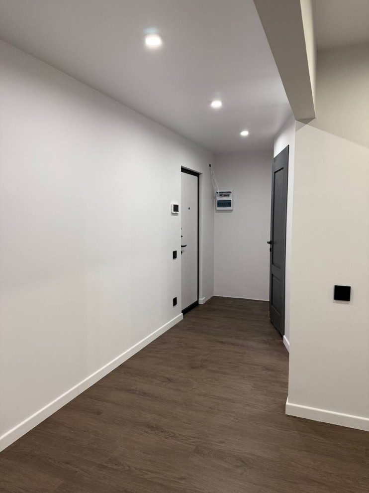 Метро Большевиков, Дом 1960 года постройки.