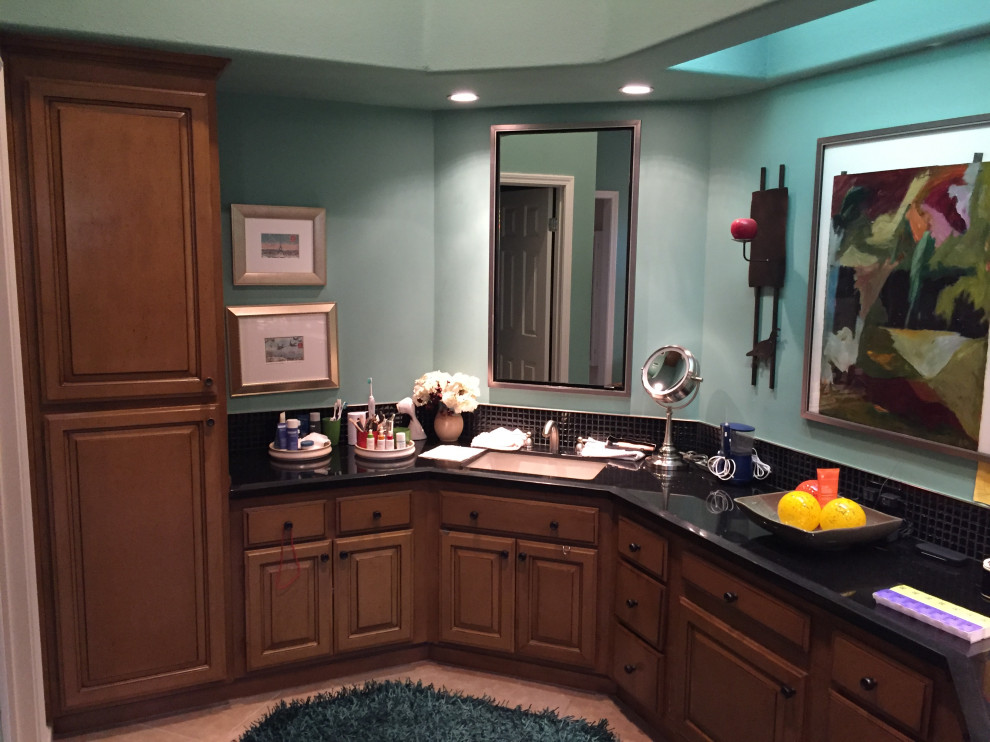 Bathroom - transitional bathroom idea