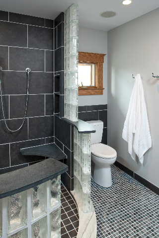 This is an example of a contemporary bathroom in Grand Rapids.