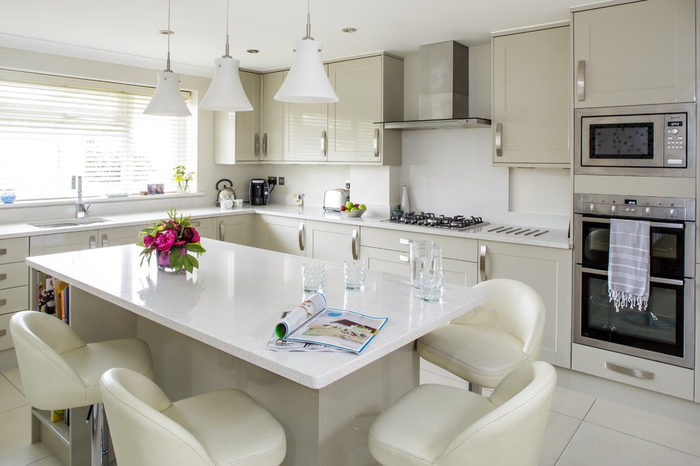 Design ideas for a transitional kitchen in Berkshire.