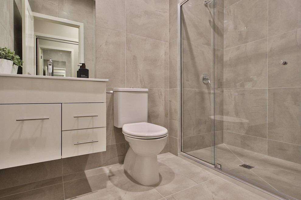 Design ideas for a contemporary bathroom in Melbourne.