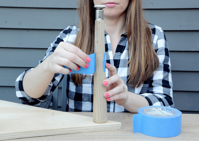 Easy DIY: Triangular Plant Stand 