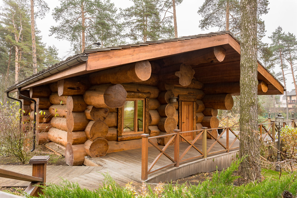 This is an example of a medium sized rustic home in Moscow.