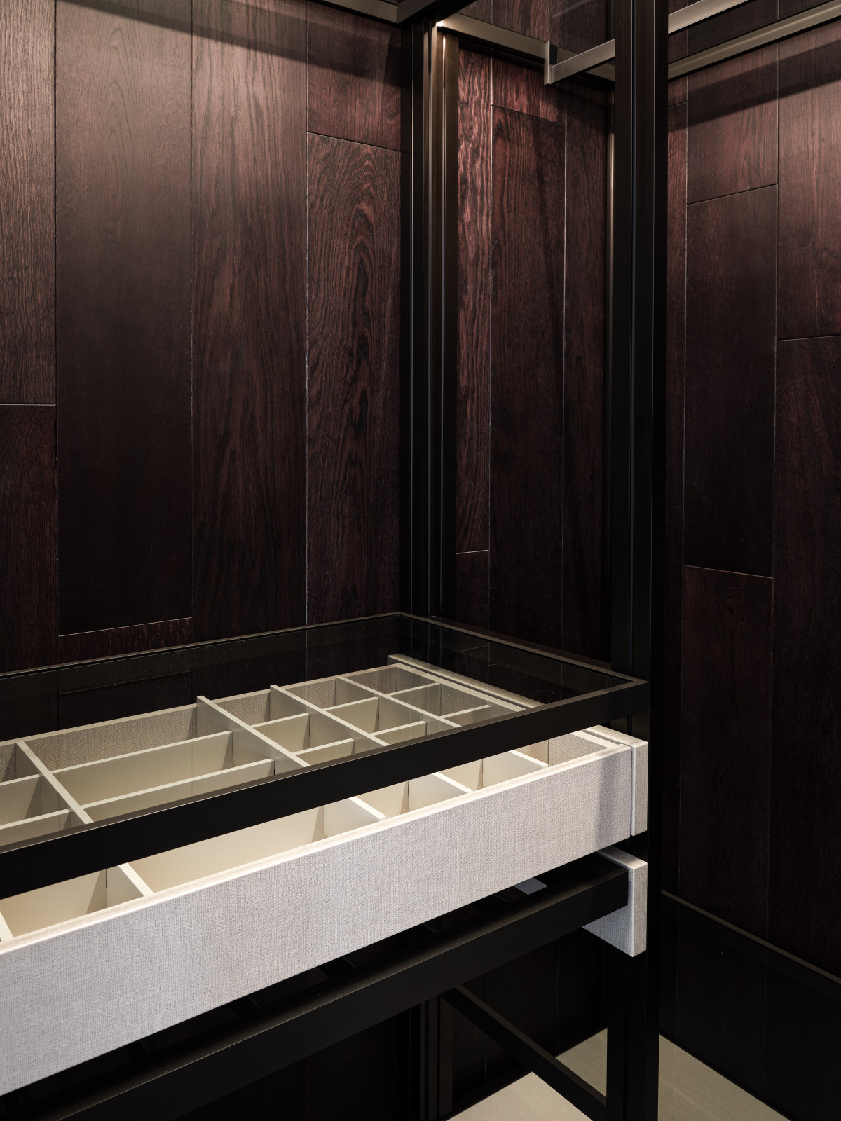 Стеклянная гардеробная система