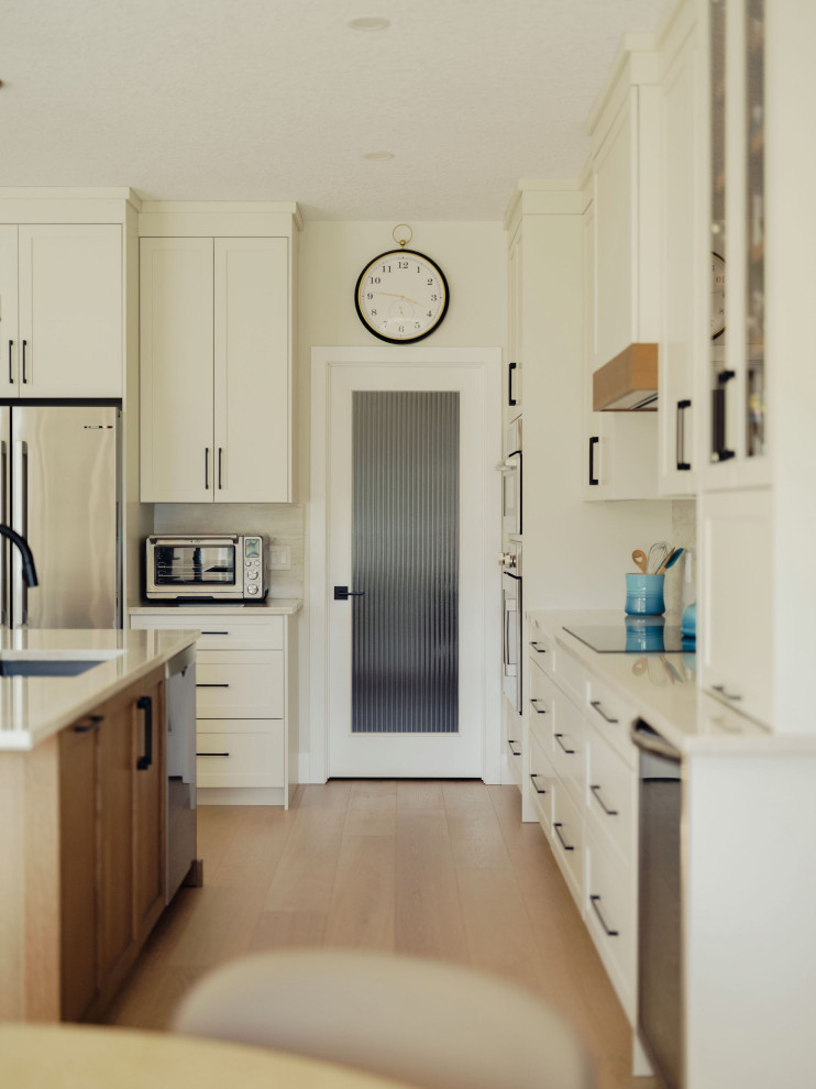 Transitional kitchen photo in Edmonton